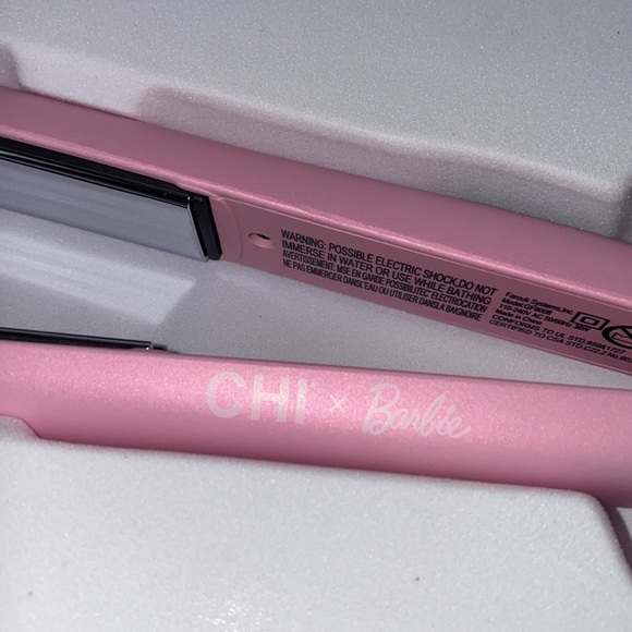 CHI x Barbie Dream Pink 1'' Titanium Hairstyling Iron - Picture 2 of 10